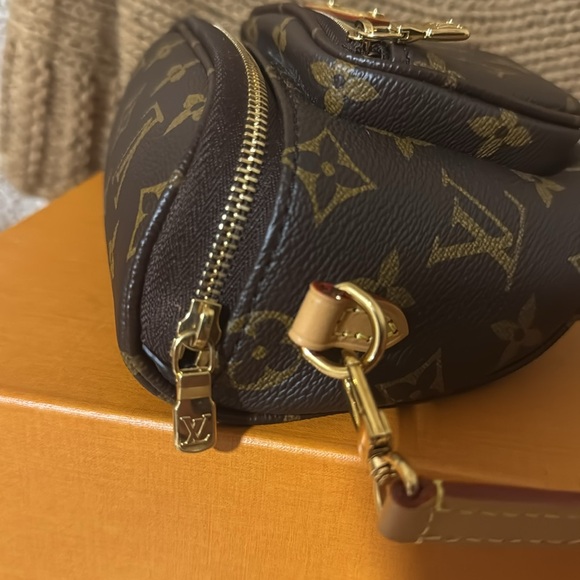 Louis Vuitton Mini Bum Bag - Picture 6 of 10